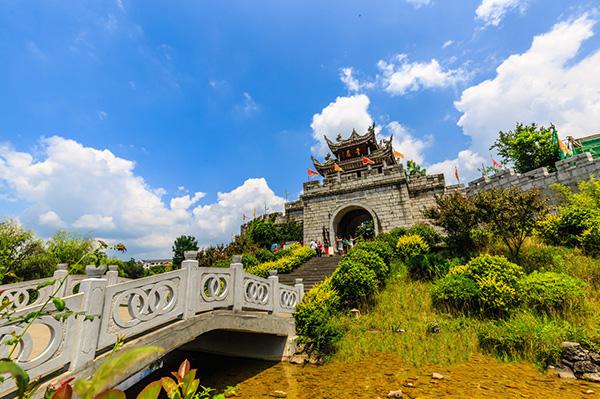 貴州旅游-貴州青巖古鎮-天河潭-花溪濕地公園一日游 -貴陽旅行社-貴陽旅游團