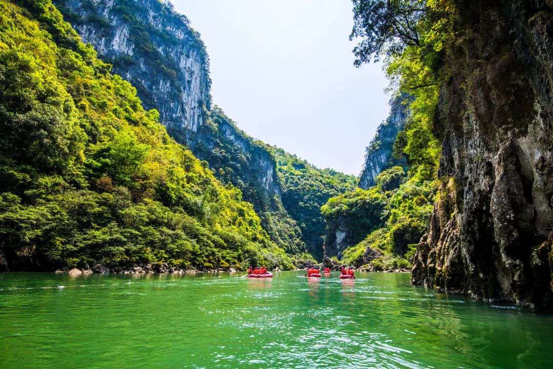 貴州旅游團_荔波春水河漂流_貴州旅游景點漂流_貴陽旅行社跟團